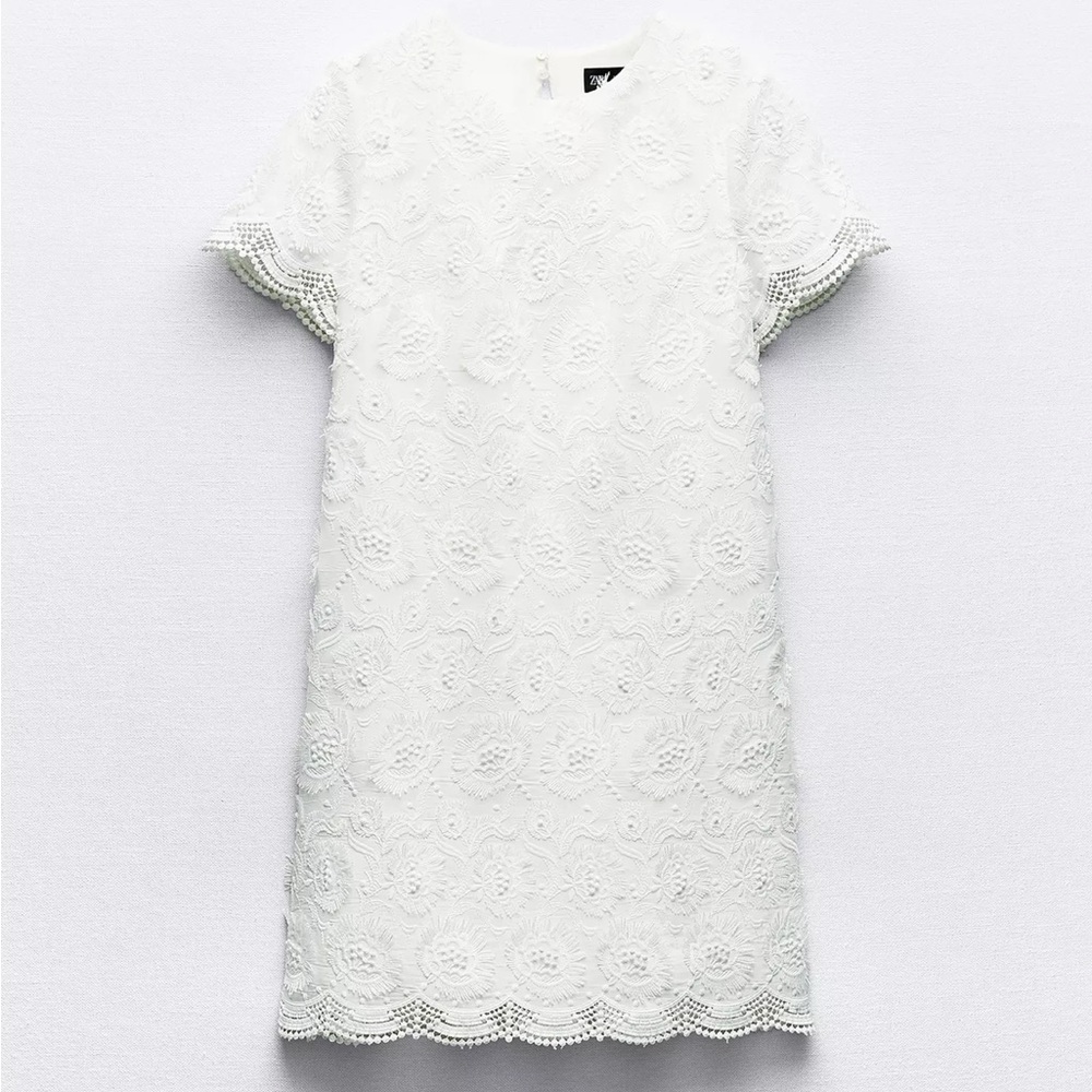 Elegant White Lace Dress